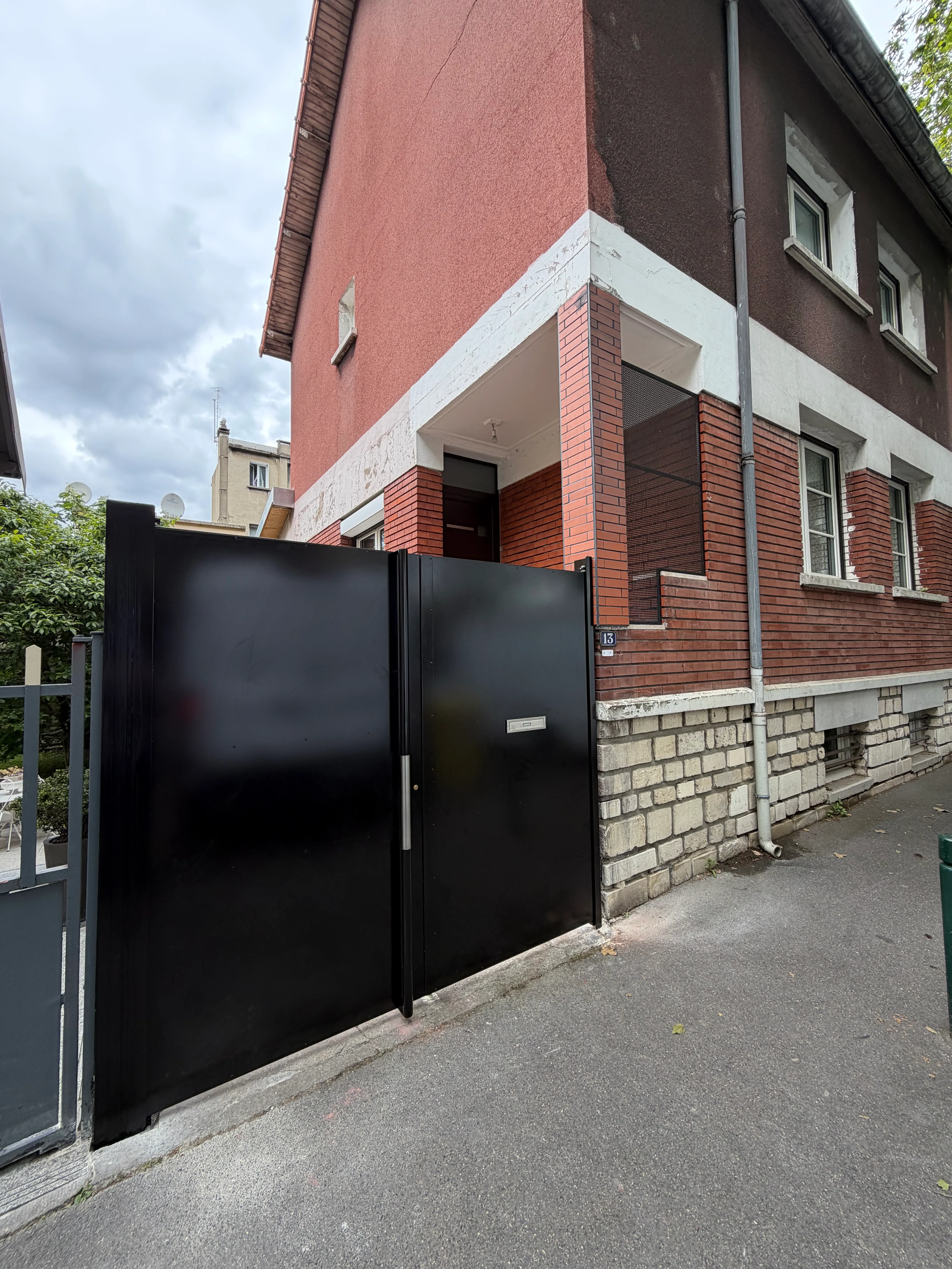 Fabrication et remplacement d'un portail sur-mesure à Aubervilliers — aperçu